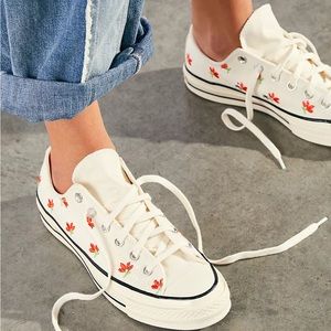 NWOT Converse Chuck 70 Poppies